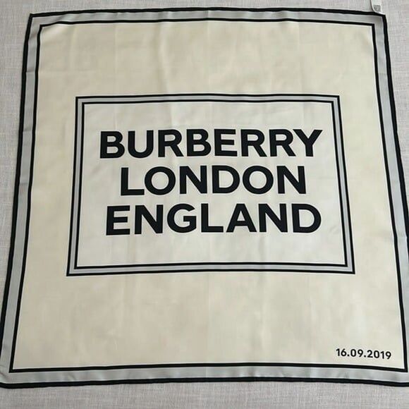 💯NWOT💯Burberry Silk Scarf Collectible Souvenir From 2019 London Runway Show 35 - Picture 1 of 8
